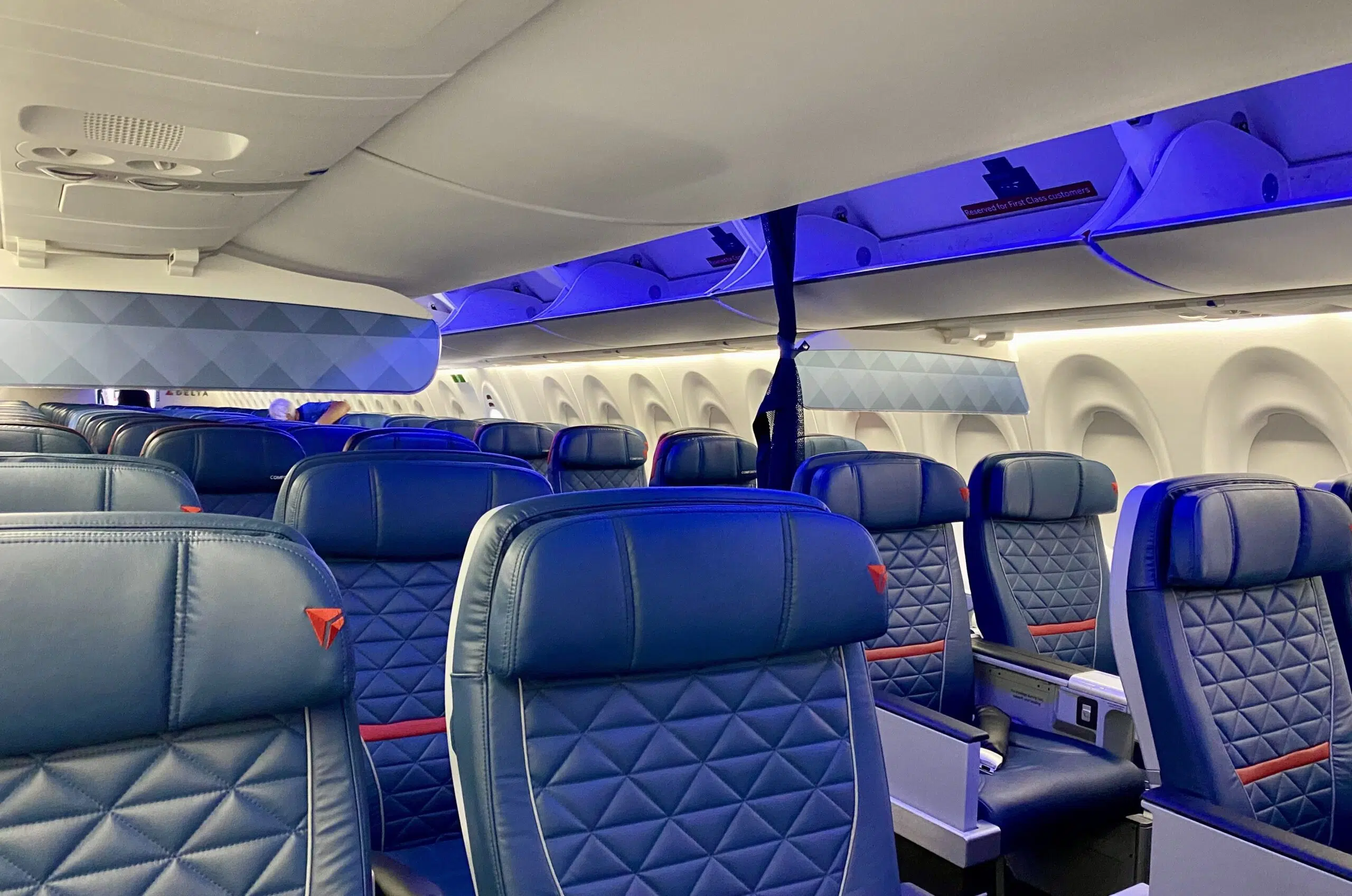 delta air lines first class cabin